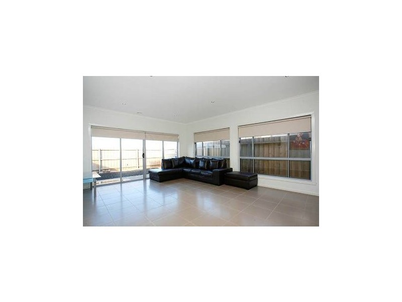 2/28 Orlando Drive, Truganina VIC 3029