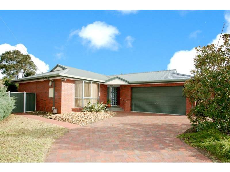 104 Wattle Avenue, Werribee VIC 3030