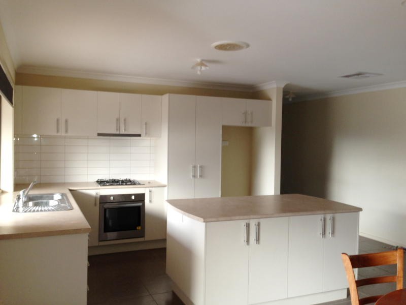 4 Hepburn Avenue, Eynesbury VIC 3338