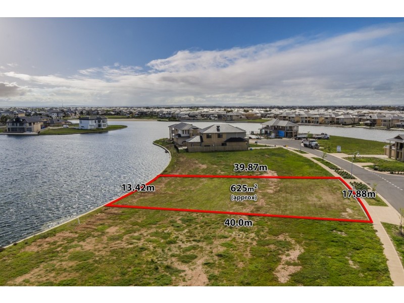 17 (Lot 1922) Spraypoint Drive, Sanctuary Lakes VIC 3030