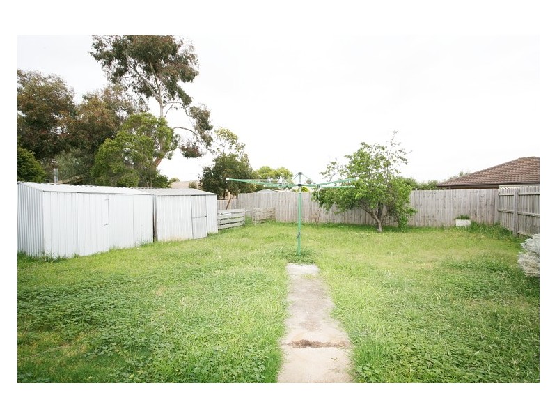 16 Hawkesbury Road, Werribee VIC 3030