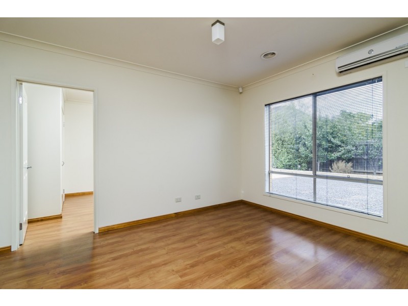 49 Brentwood Drive, Werribee VIC 3030