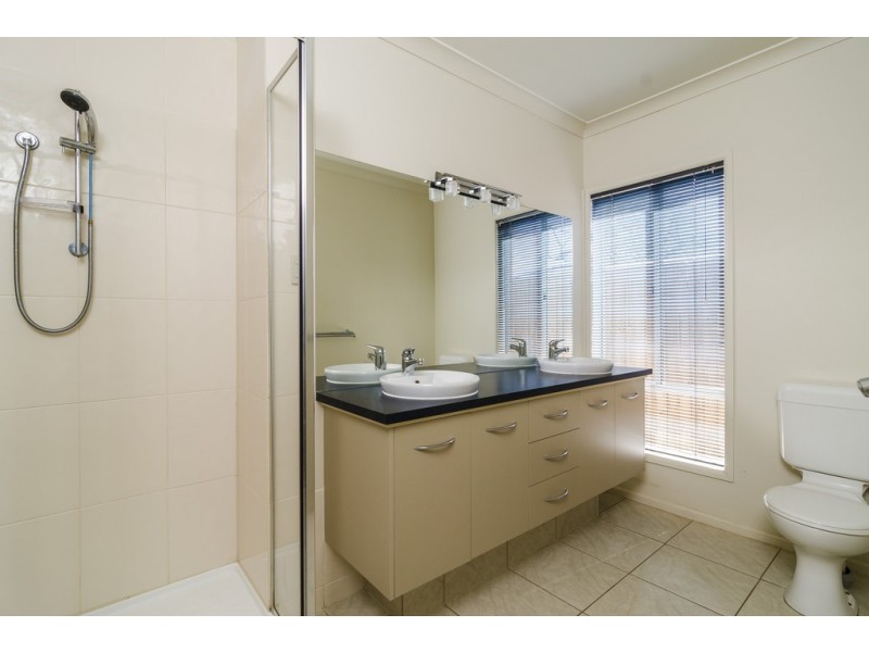 49 Brentwood Drive, Werribee VIC 3030