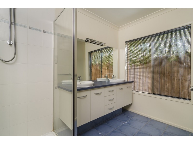 49 Brentwood Drive, Werribee VIC 3030