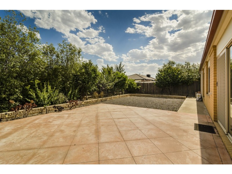 49 Brentwood Drive, Werribee VIC 3030