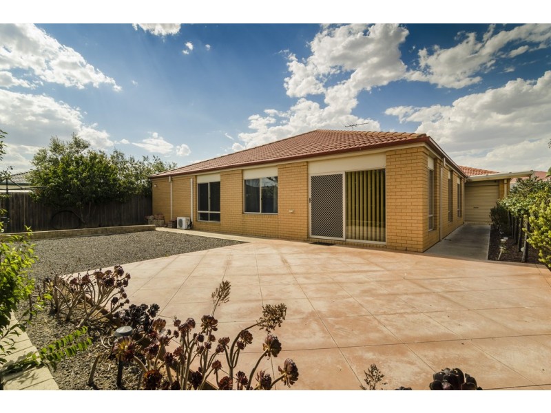 49 Brentwood Drive, Werribee VIC 3030