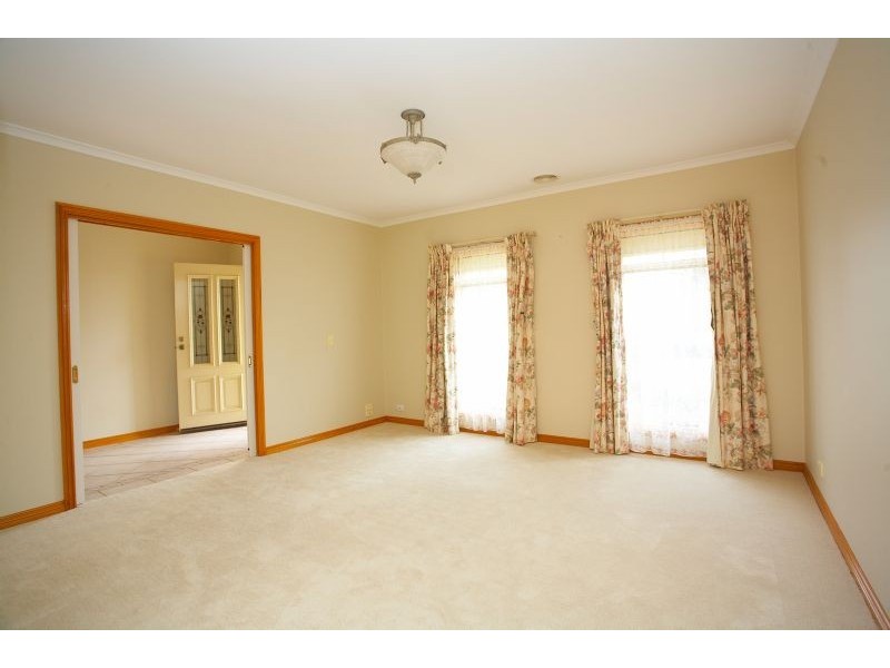 6 Manorvale Parade, Werribee VIC 3030