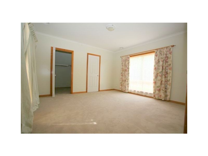6 Manorvale Parade, Werribee VIC 3030