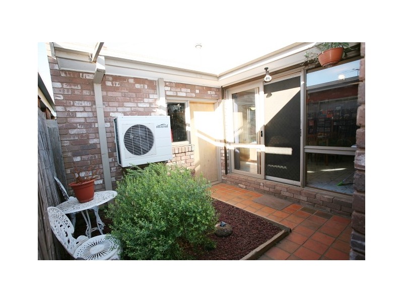 1/102 Black Forest Road, Wyndham Vale VIC 3024