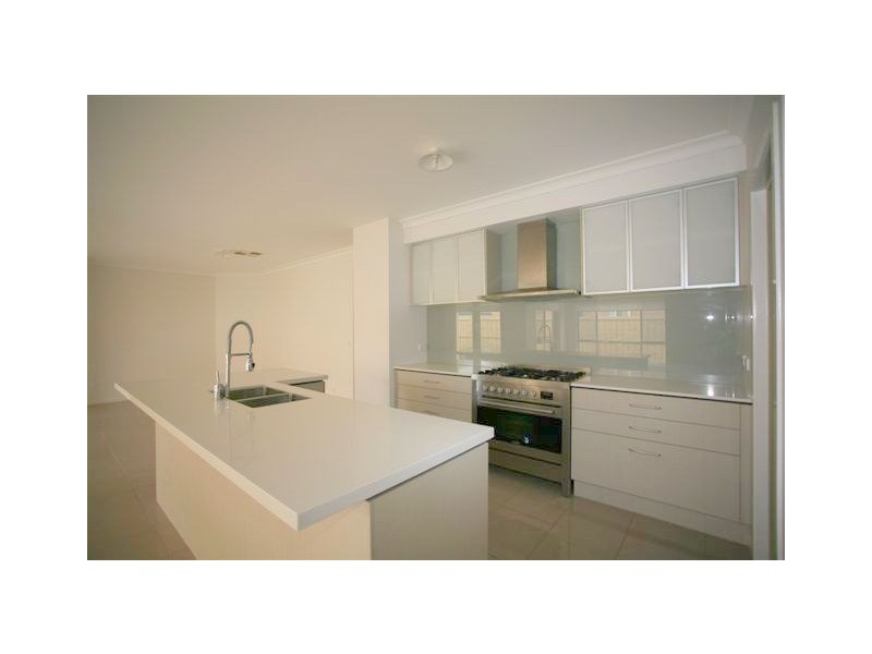 13 Hanworth Avenue, Williams Landing VIC 3027