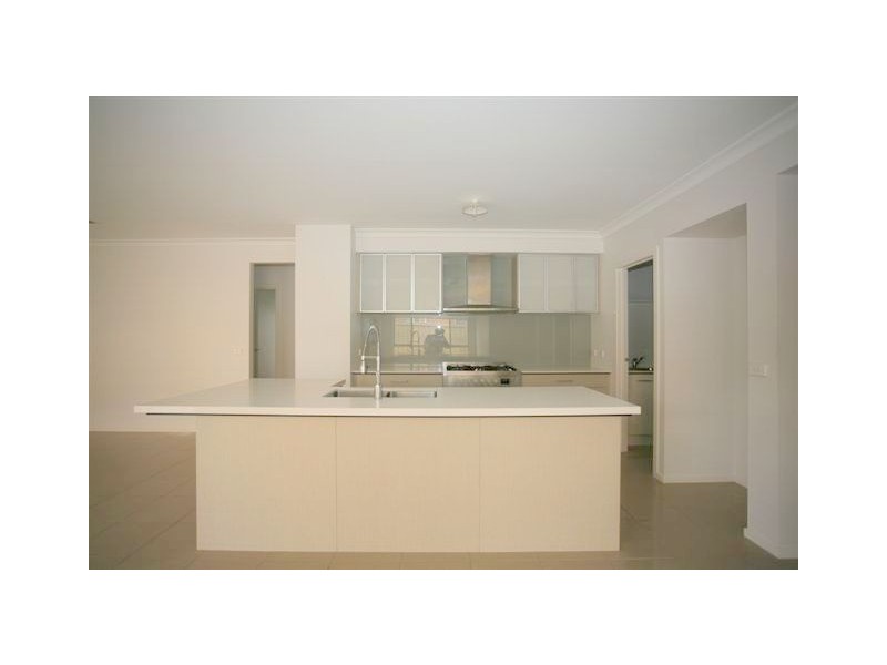 13 Hanworth Avenue, Williams Landing VIC 3027