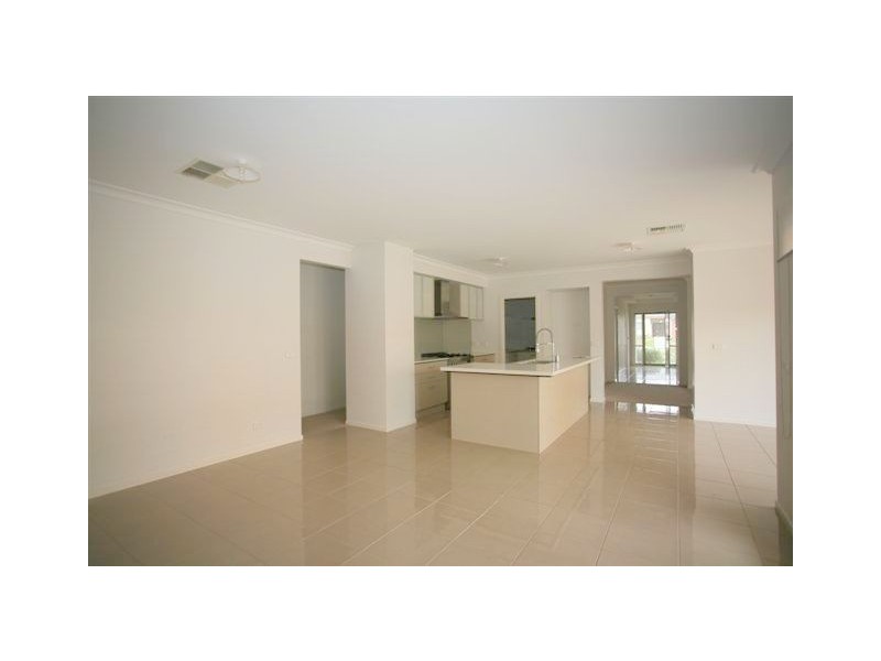 13 Hanworth Avenue, Williams Landing VIC 3027