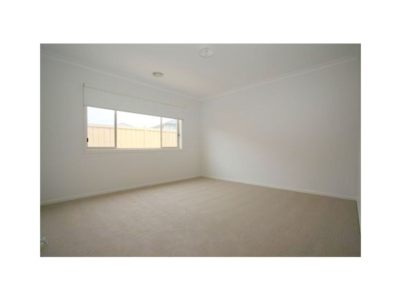 13 Hanworth Avenue, Williams Landing VIC 3027