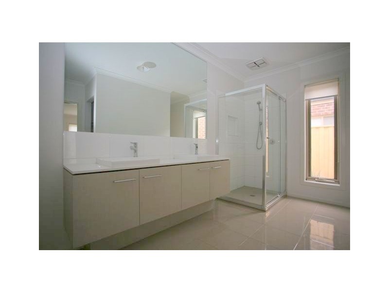 13 Hanworth Avenue, Williams Landing VIC 3027