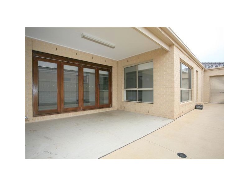 13 Hanworth Avenue, Williams Landing VIC 3027