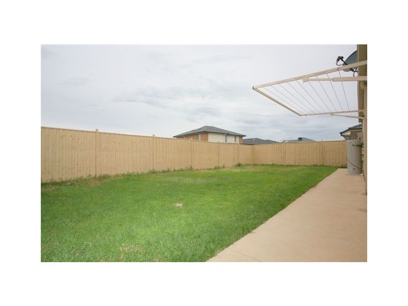 13 Hanworth Avenue, Williams Landing VIC 3027