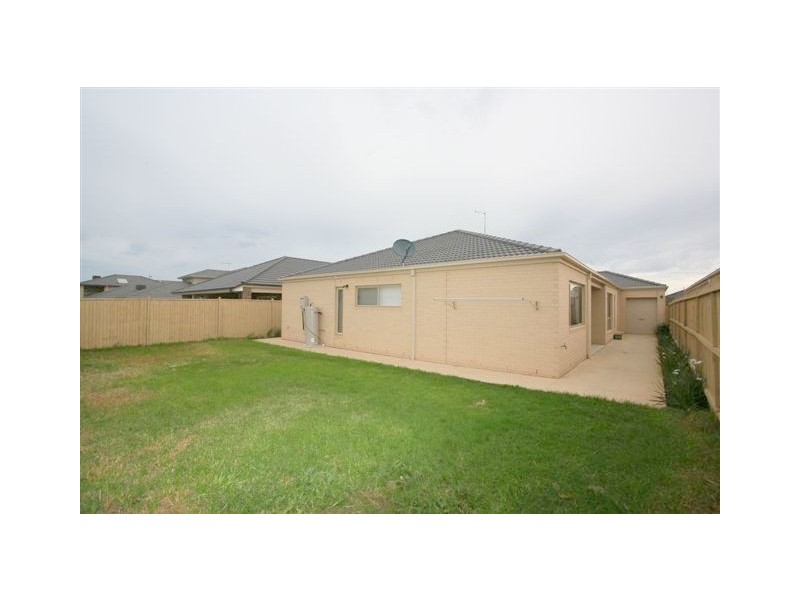 13 Hanworth Avenue, Williams Landing VIC 3027