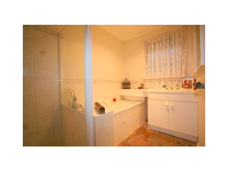 8 Devlin Drive, Hoppers Crossing VIC 3029