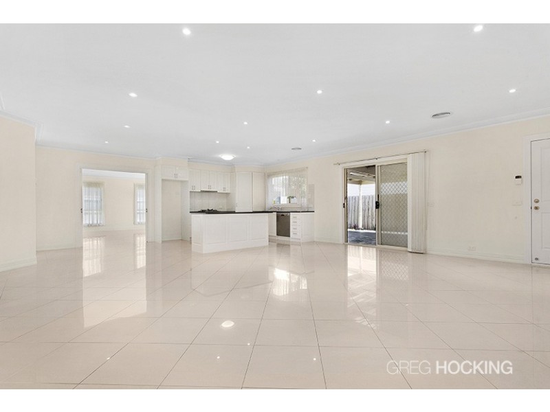 31 Dolphin Crescent, Point Cook VIC 3030