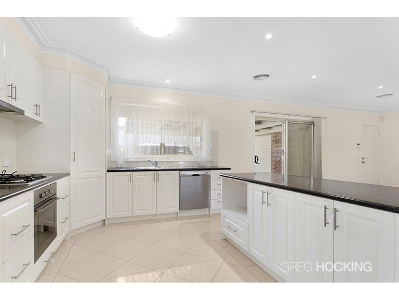 31 Dolphin Crescent, Point Cook VIC 3030