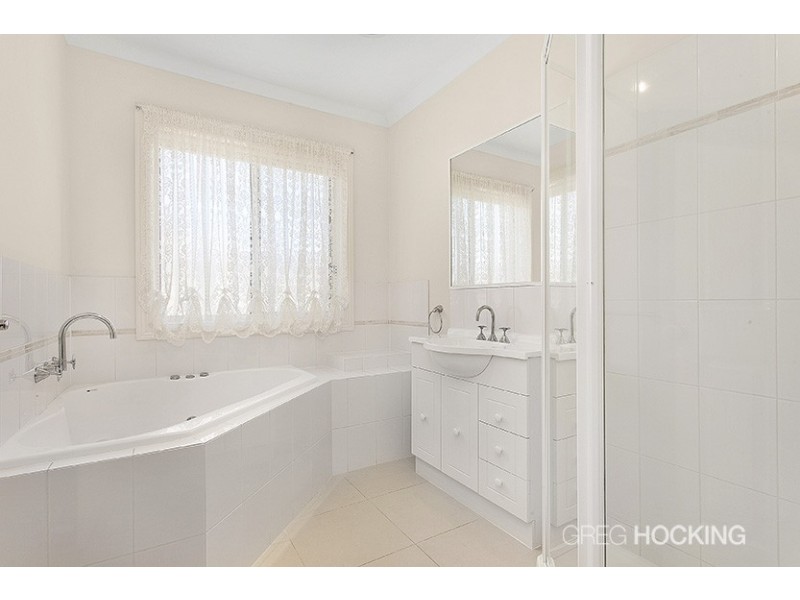 31 Dolphin Crescent, Point Cook VIC 3030