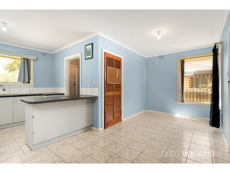 8 Pinaroo Avenue, Sunshine West VIC 3020