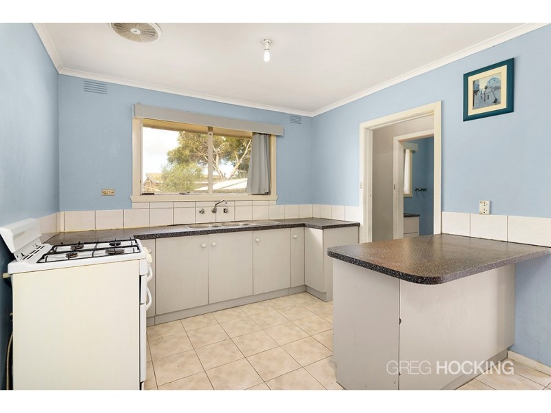 8 Pinaroo Avenue, Sunshine West VIC 3020