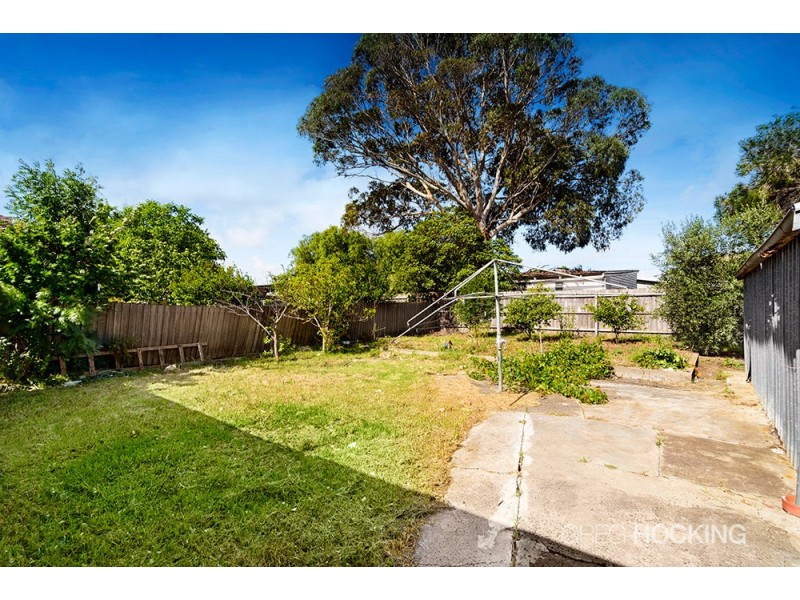 8 Pinaroo Avenue, Sunshine West VIC 3020