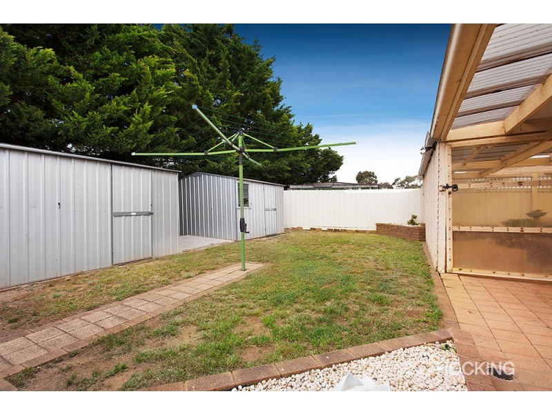 8 Thoroughbred Avenue, Werribee VIC 3030