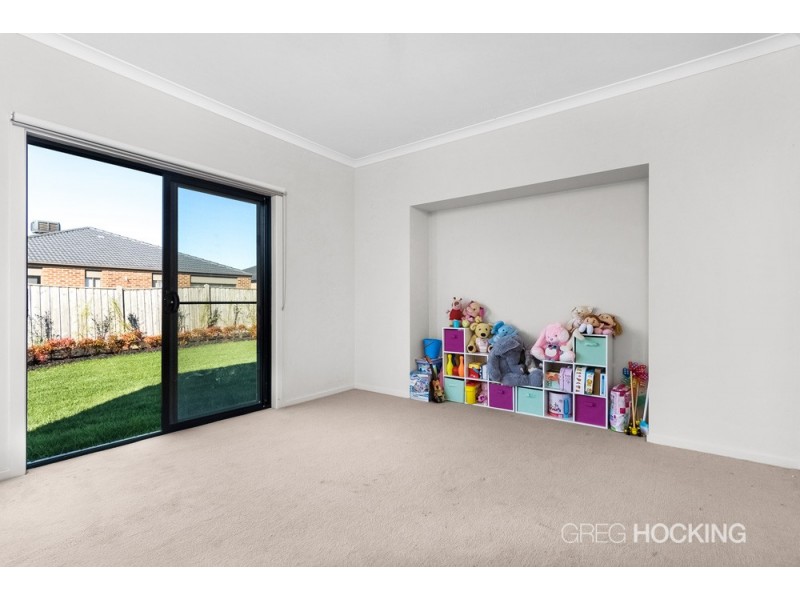 8 Mystic Grove, Point Cook VIC 3030