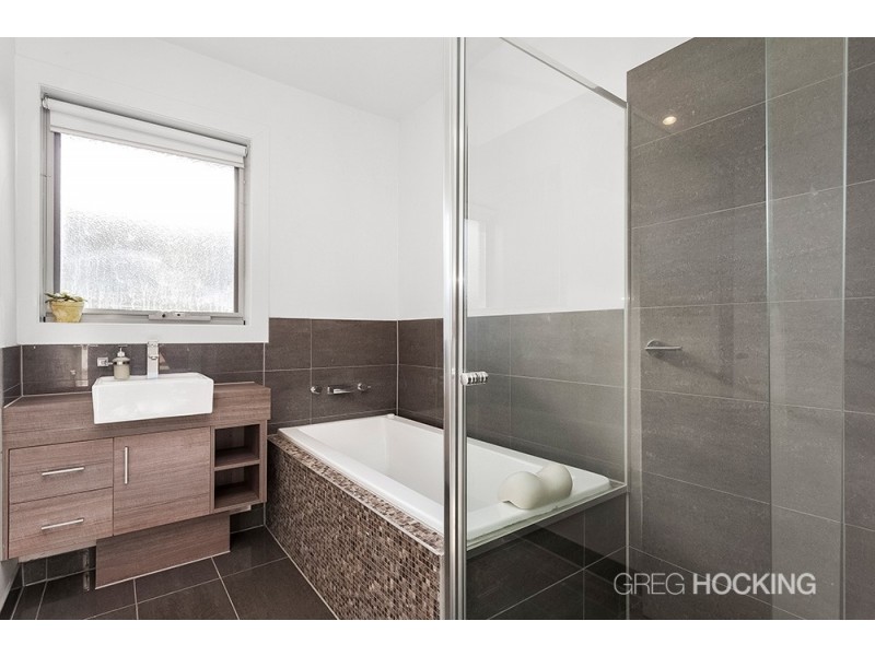 2/6 Pagnoccolo Street, Werribee VIC 3030