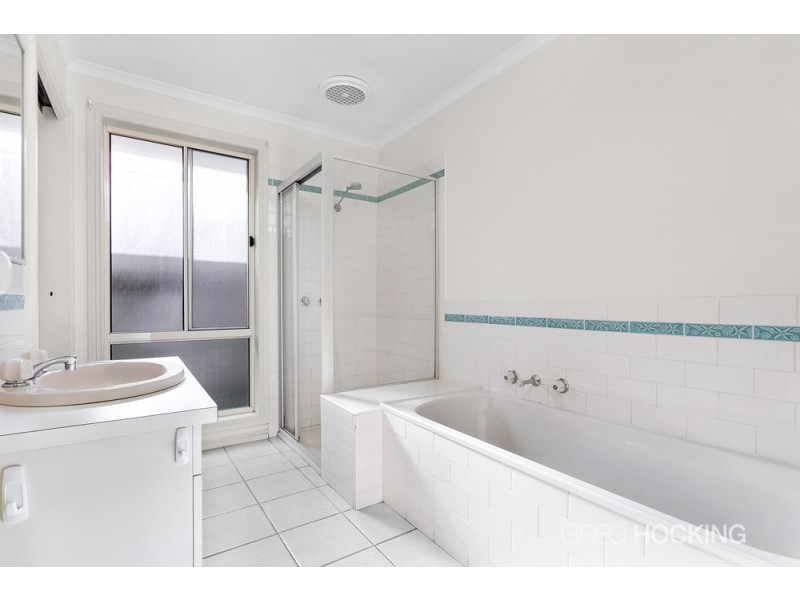 2/27 Hotham Crescent, Hoppers Crossing VIC 3029