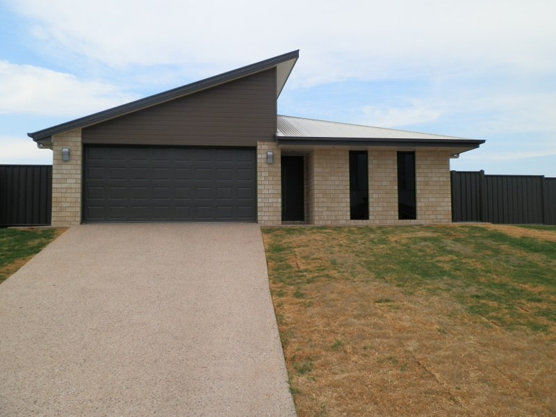 30 Scenic Drive, Emerald QLD 4720
