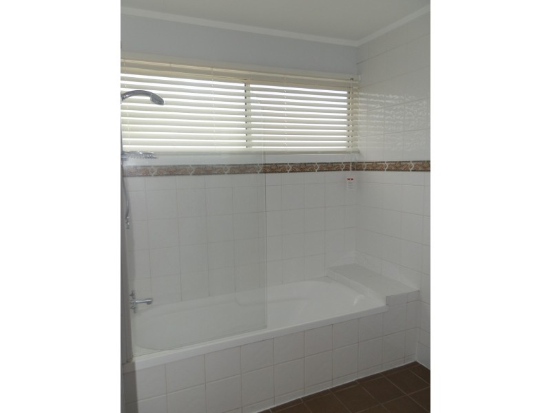 87 Park Avenue, Emerald QLD 4720