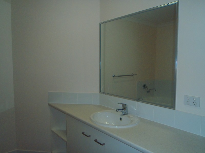 Unit 1/4 Eagle Street, Emerald QLD 4720