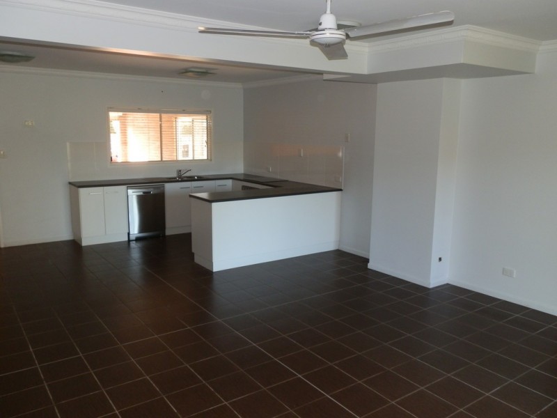 2/145 Egerton Street, Emerald QLD 4720