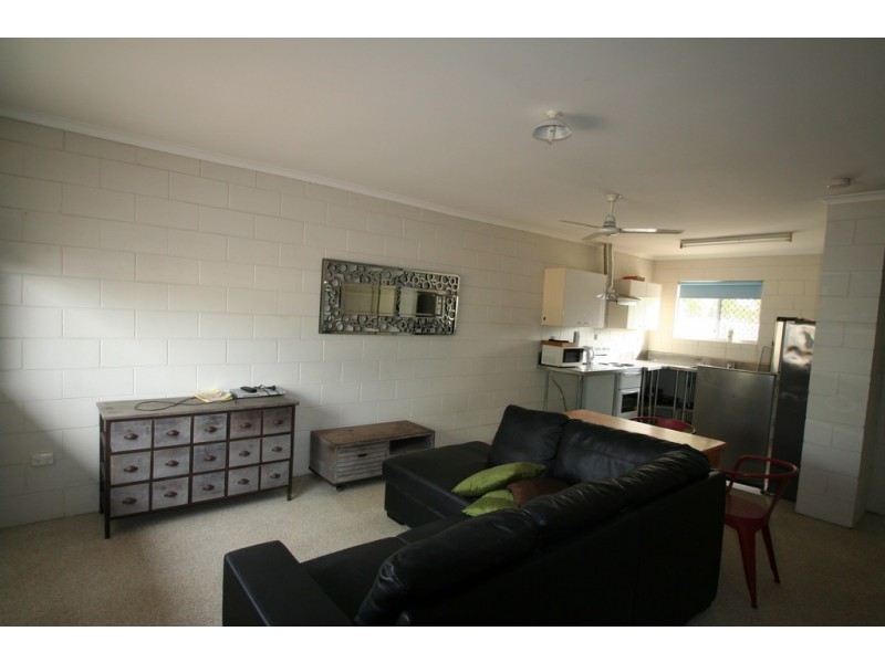 2/15 Baker Street, Emerald QLD 4720