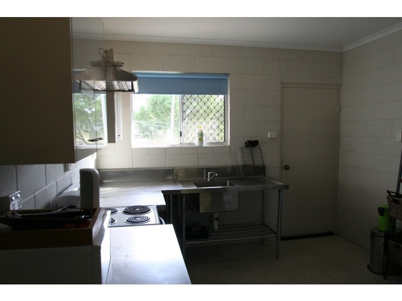 2/15 Baker Street, Emerald QLD 4720