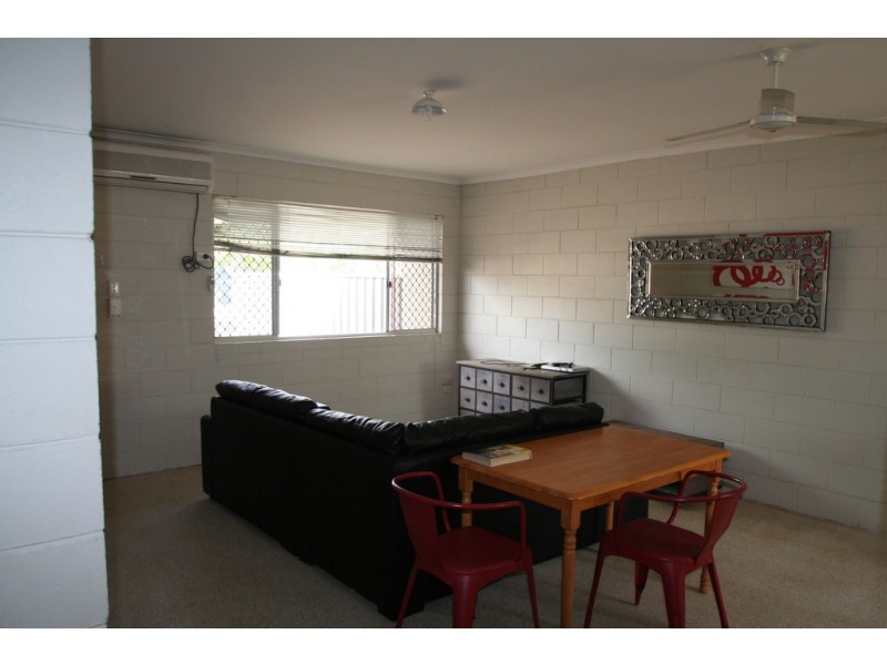 2/15 Baker Street, Emerald QLD 4720