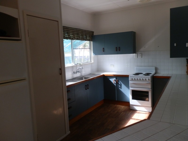 5 Pryor Place, Emerald QLD 4720