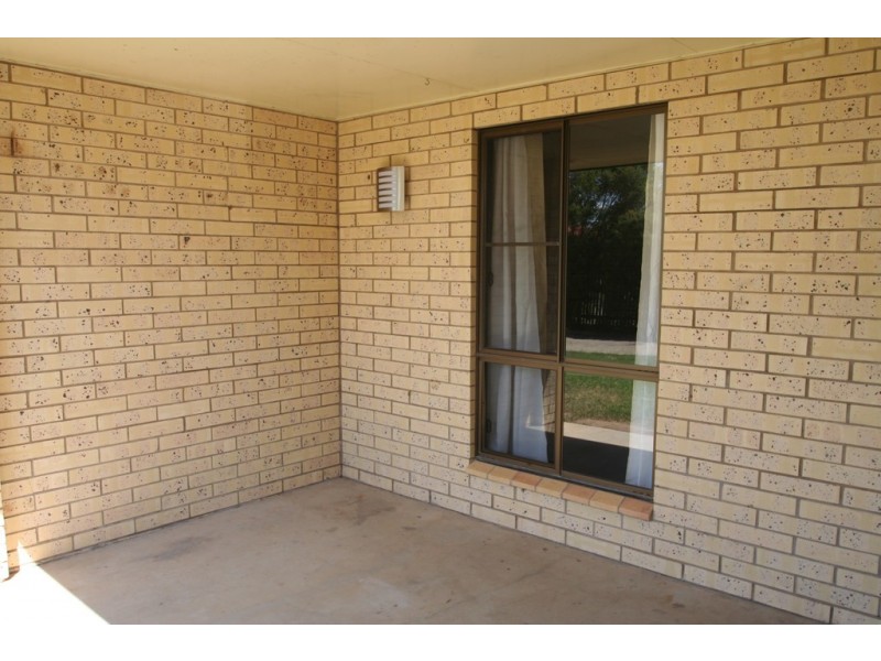 1/98 Baker Street, Emerald QLD 4720