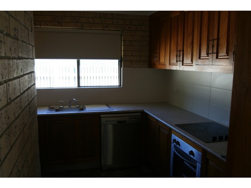 1/98 Baker Street, Emerald QLD 4720