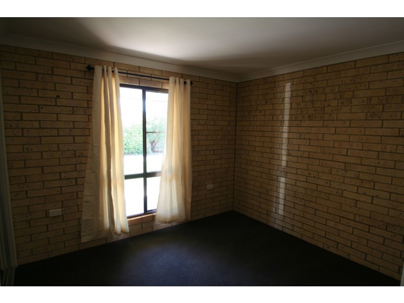 1/98 Baker Street, Emerald QLD 4720
