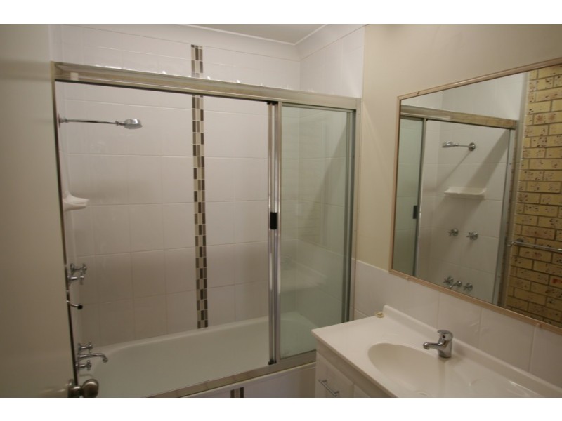 1/98 Baker Street, Emerald QLD 4720
