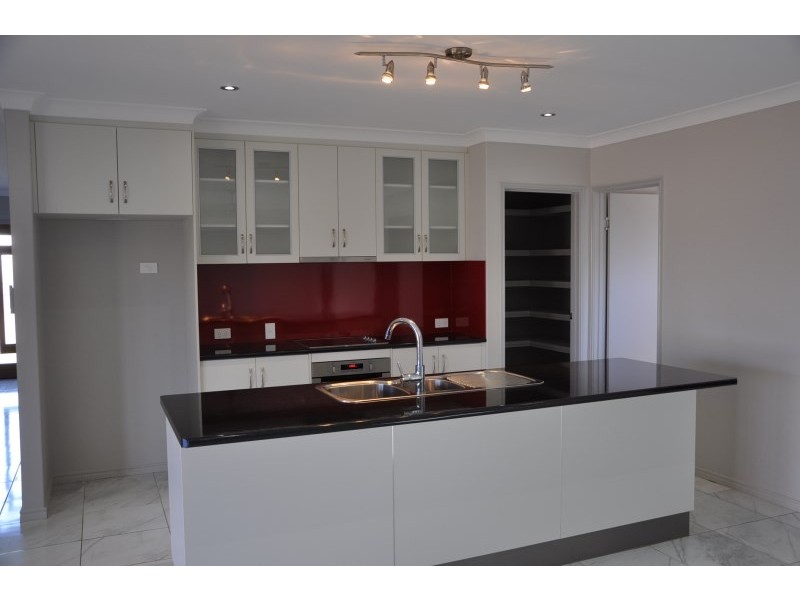 64 Lakeside Drive, Emerald QLD 4720