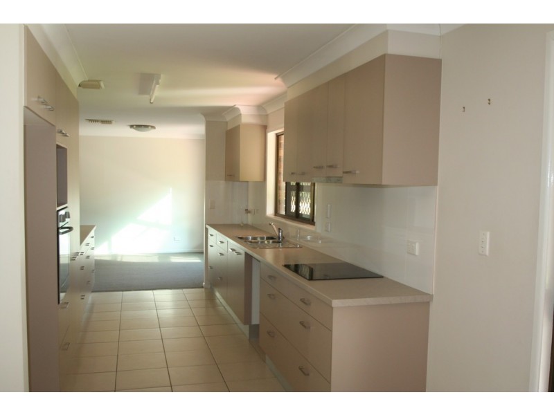 7 Gilbert Place, Emerald QLD 4720
