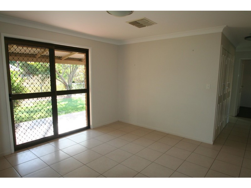 7 Gilbert Place, Emerald QLD 4720