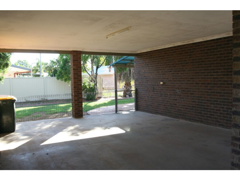 7 Gilbert Place, Emerald QLD 4720