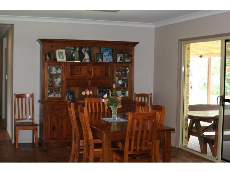 11 Country Lane, Emerald QLD 4720