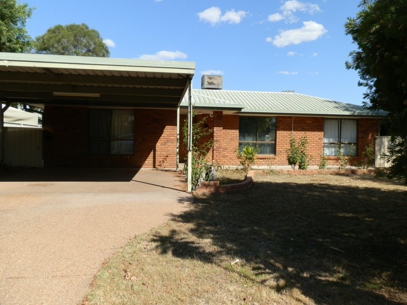 5 Eubar Place, Emerald QLD 4720